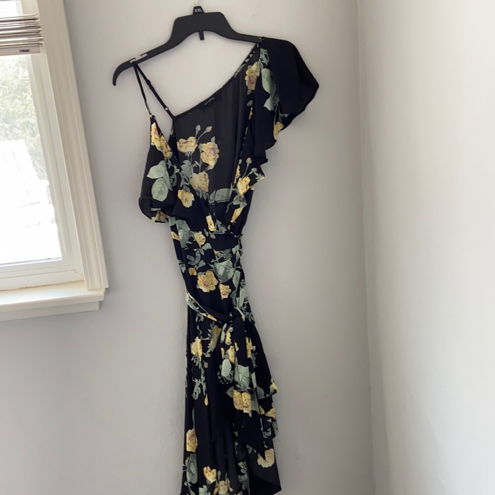 💋💋sold💋💋Olivaceous wrap around dress size medium